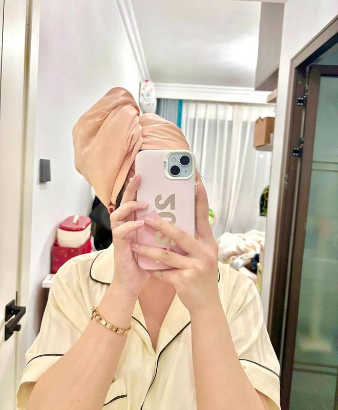 ?10分钟轻松养成女明星「绸缎发」冰球突破洗完头自然风干还是吹干好(图11) ?10分钟轻松养成女明星「绸缎发」冰球突破洗完头自然风干还是吹干好(图11)